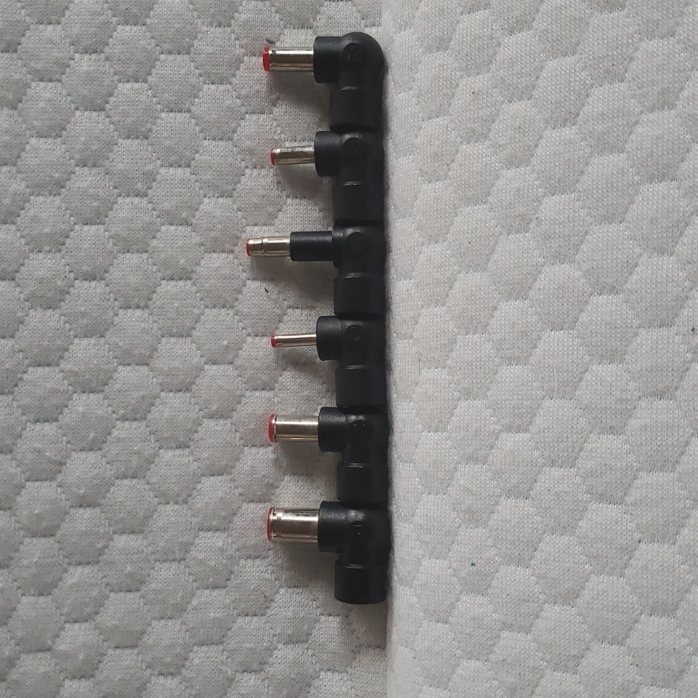 Computer laptop adapters - Picture 4 of 4